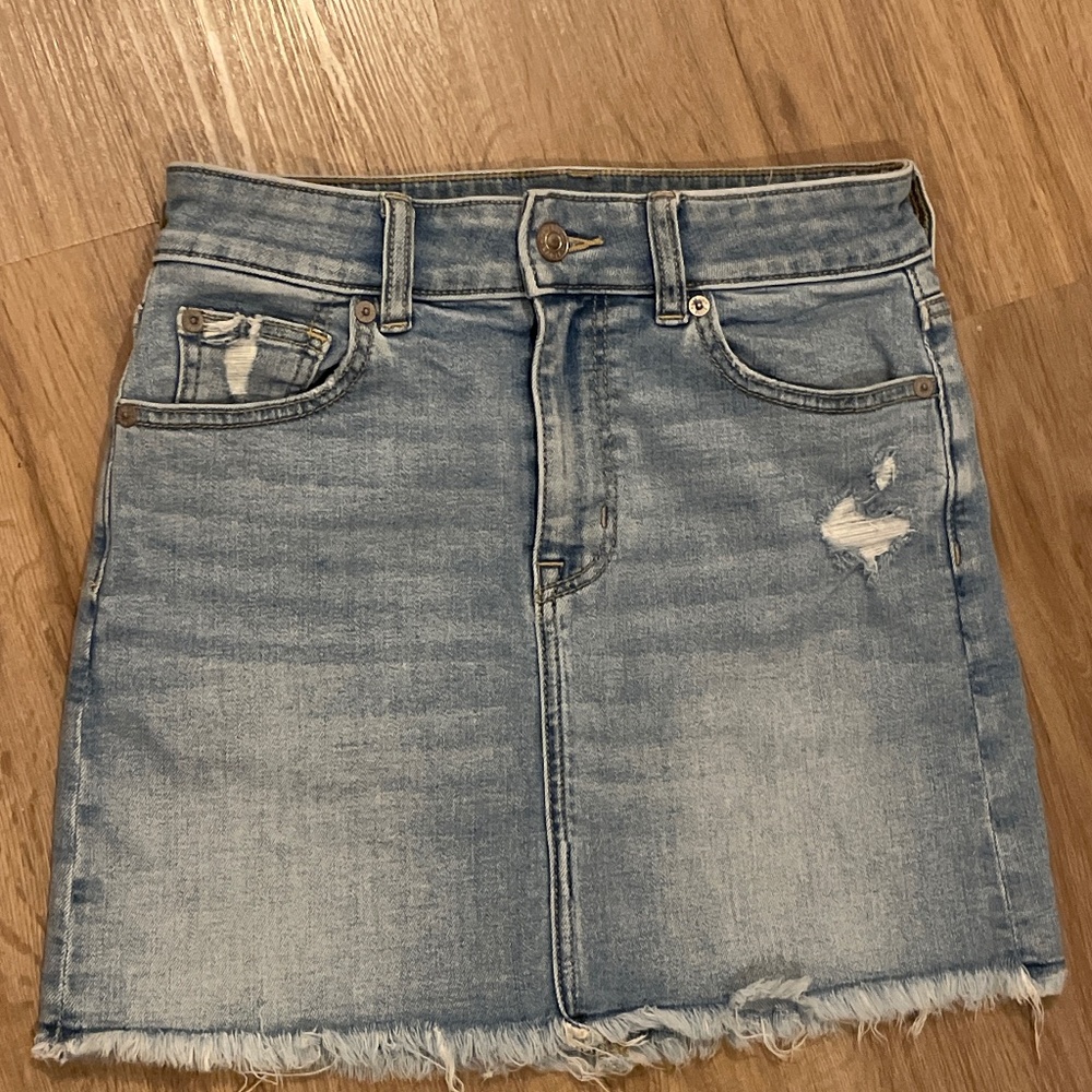 American eagle denim mini skirt medium wash size 0 y2k ripped going out skirt